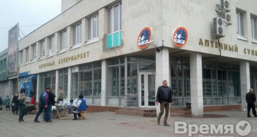 Скандальную вывеску Drugs демонтировали с воронежской аптеки
