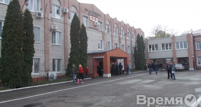 В Воронеже на учёт авто теперь ставят быстрее, однако очереди остались прежними