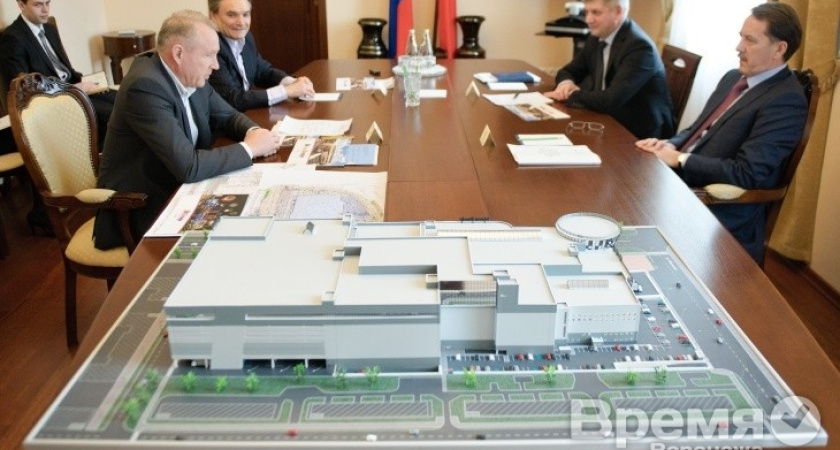 На Петровской набережной в Воронеже построят торговый центр с аттракционами, катком и бассейном