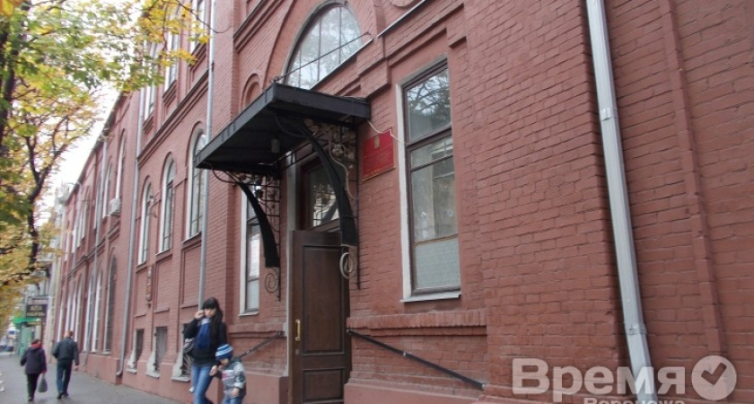 В Воронеже зарплата директора школы варьируется от 22 до 122 тысяч рублей