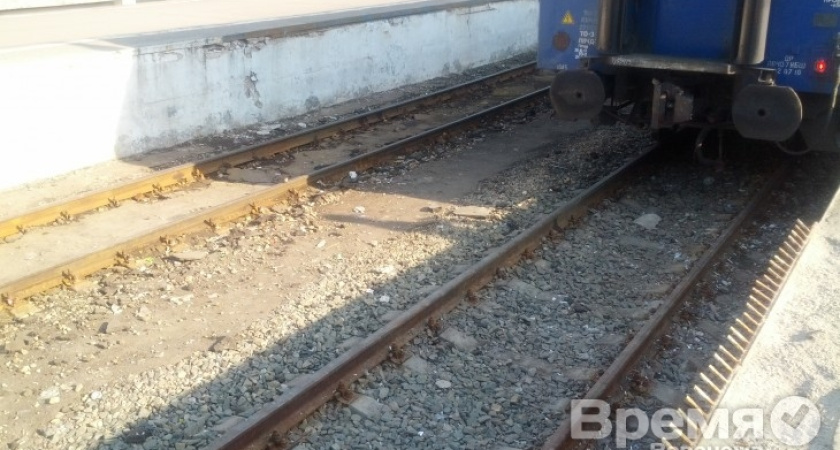 Машинист поезда Санкт-Петербург-Воронеж едва успел затормозить перед повреждёнными рельсами