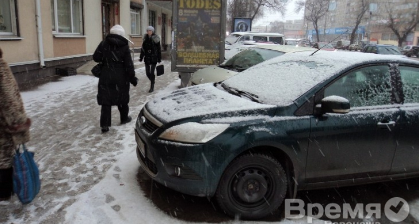 В Воронеже из-за мокрого снега могут возникнуть проблемы с электричеством и пробки на дорогах
