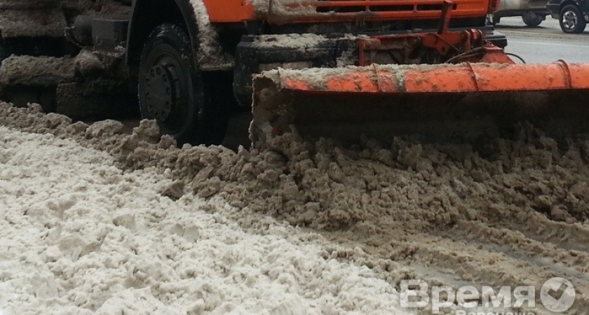 Дорожники готовят технику для ликвидации последствий надвигающегося на Воронежскую область снегопада