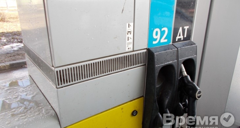 Воронежский оператор нефтяной компании продаёт дизельное топливо по цене 98 бензина