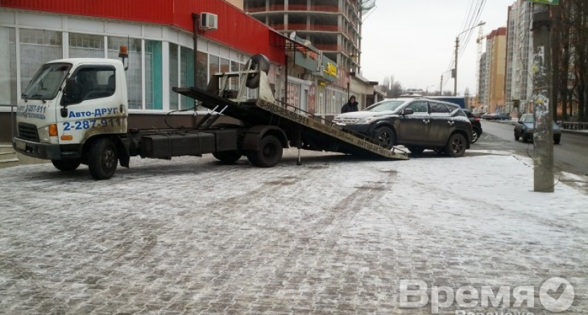 В Воронеже с основных улиц уберут брошенные автомобили
