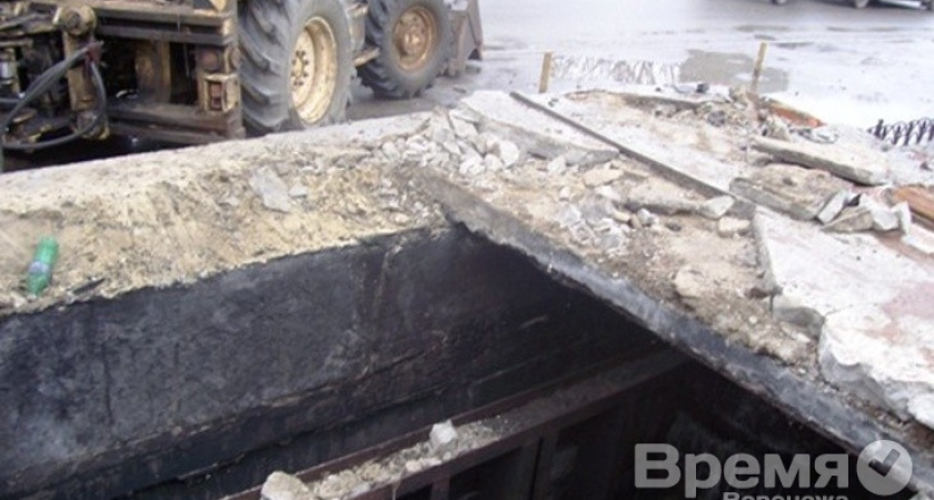 В Воронеже второй день не могут устранить аварию на коммуникациях из-за того, что Теплосеть и Водоканал не могут договориться