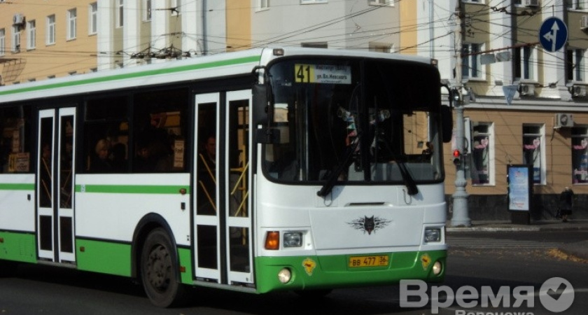 На воронежских автобусах исчезнет бортовая реклама