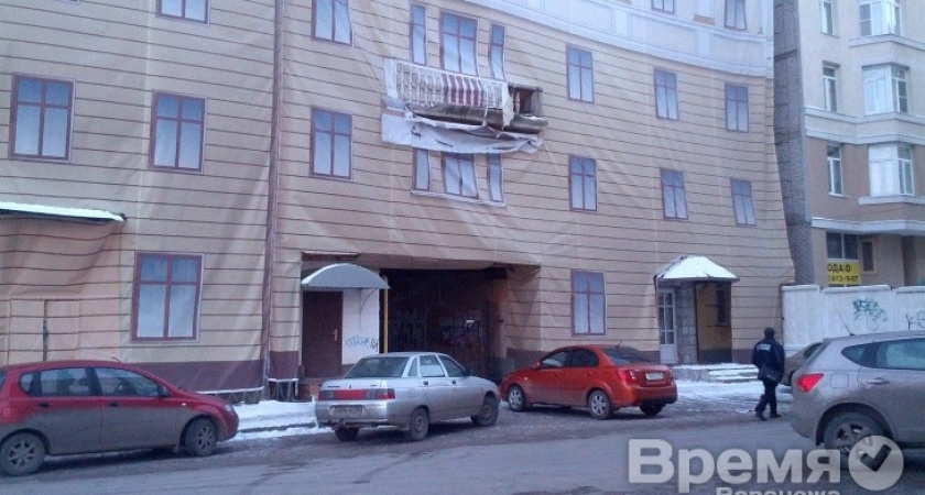 На День Победы аварийный дом в центре Воронежа накроют новым навесом