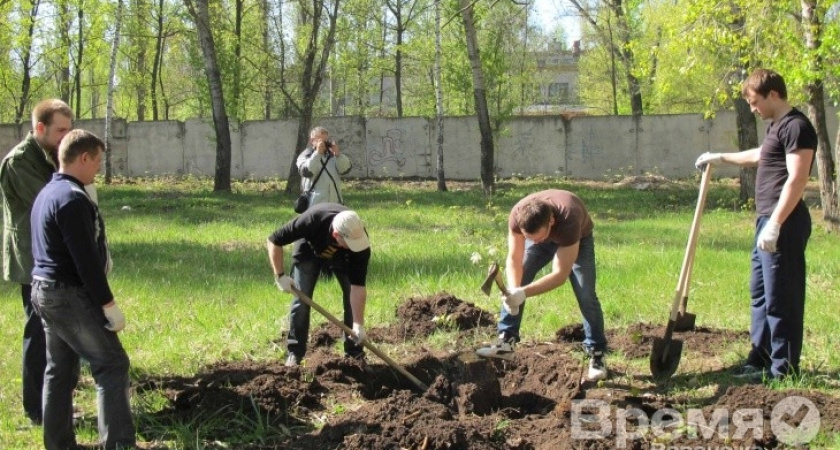 Сбербанк в Воронеже вышел на субботник
