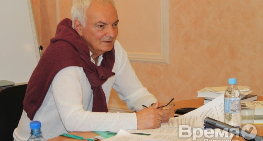 Альберт Плутник в Воронеже:«Президент может быть неправ, но он принимает решения, раньше, чем обсудит их с Думой»