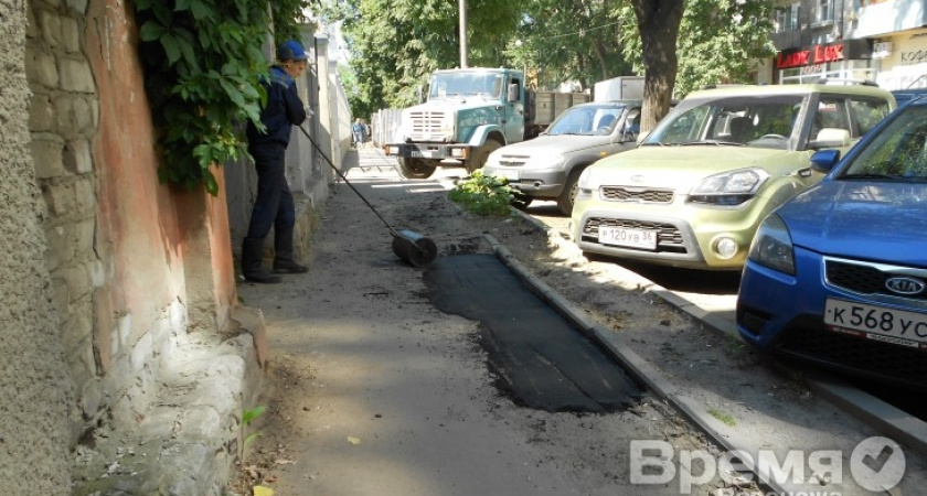 В Воронеже подрядчики затягивают ремонт дворов