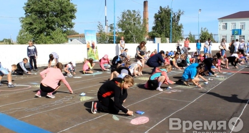 Благотворительный фонд «Дети России» и УГМК поздравили новохоперских детей