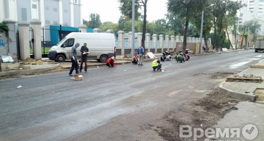 Подрядчик срывает сроки ремонта дорог в Железнодорожном и Советском районах Воронежа