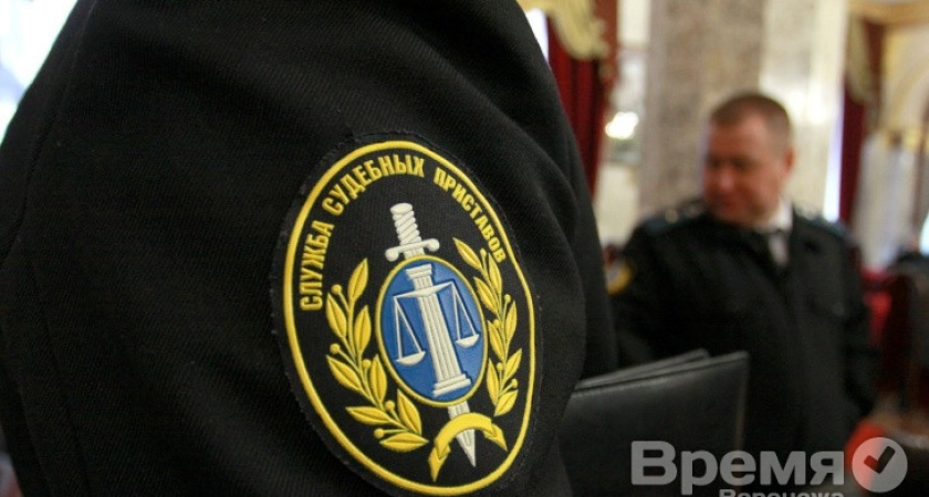 Воронежский судебный пристав увеличил себе зарплату за счёт подчинённых