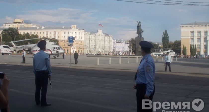 На площадь Ленина Путин прилетел почти в голубом вертолёте