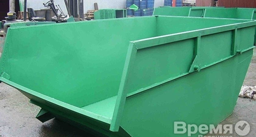 Воронежские активисты фотографируют захламлённые мусорные контейнеры