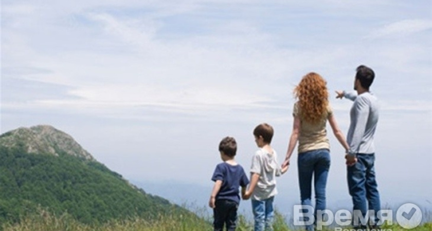 Как депутаты играют в политику с детьми