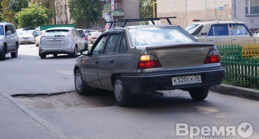 Новую трубу жители воронежской многоэтажки ждут больше года