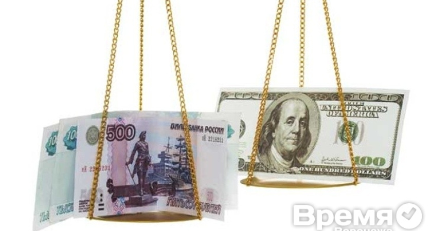 Рейтинговые агентства прогнозируют, что из-за санкций Россия будет вынуждена поменять валюту на рубли