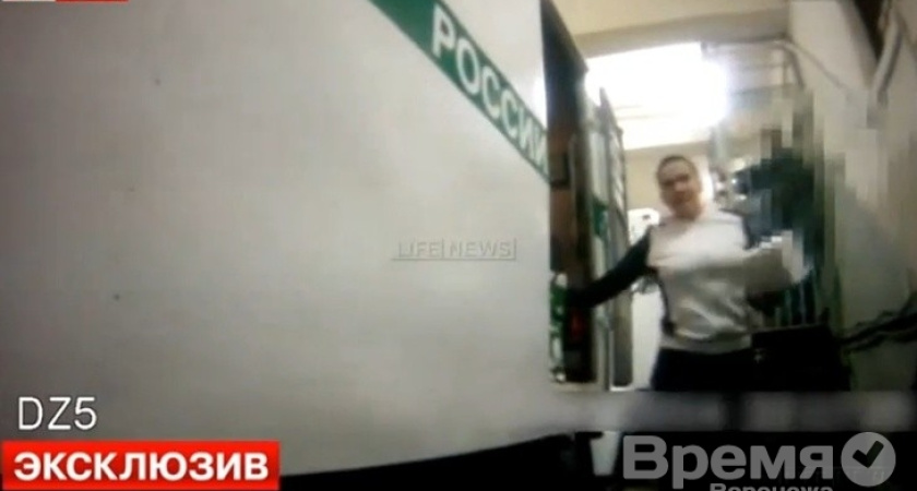 В сети появилась запись этапирования украинской лётчицы из воронежского СИЗО