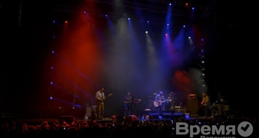 В Воронеже солист «Сплин» Александр Васильев отправил фанатов в плавание