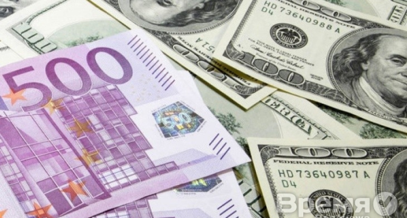 Если  бизнесмены будут продавать половину валютной выручки, россияне избавятся от высоких цен на продукты