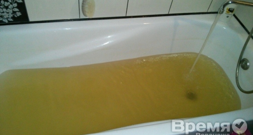 Из кранов в квартирах воронежцев две недели течёт ржавая вода