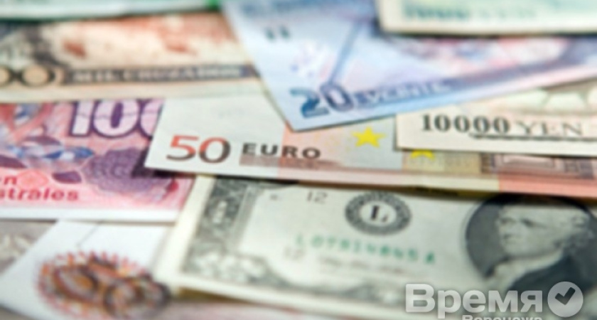 Какую валюту покупать воронежцам накануне отпусков?