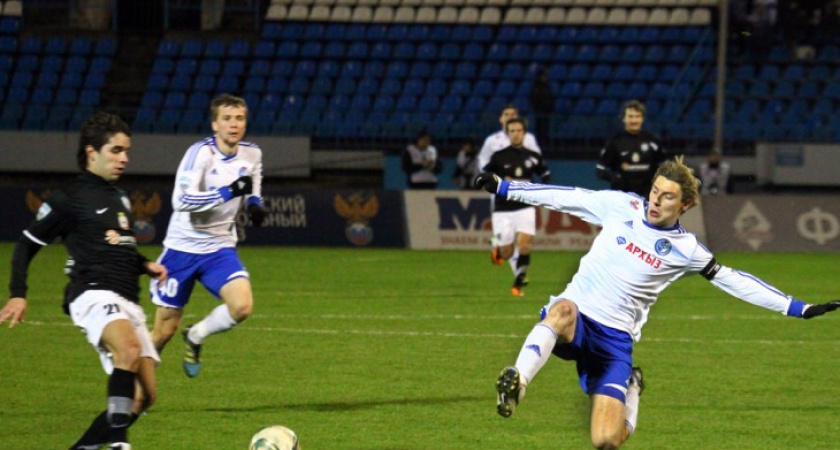 «Факел» разошелся нулевой ничьей с нижегородцами