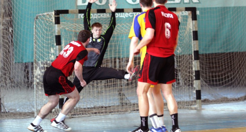 Гандболисты «Энергии» уступили пермским «мишкам»