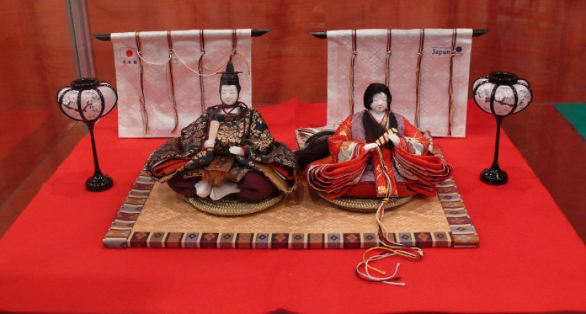 В Воронеже показывают японских кукол