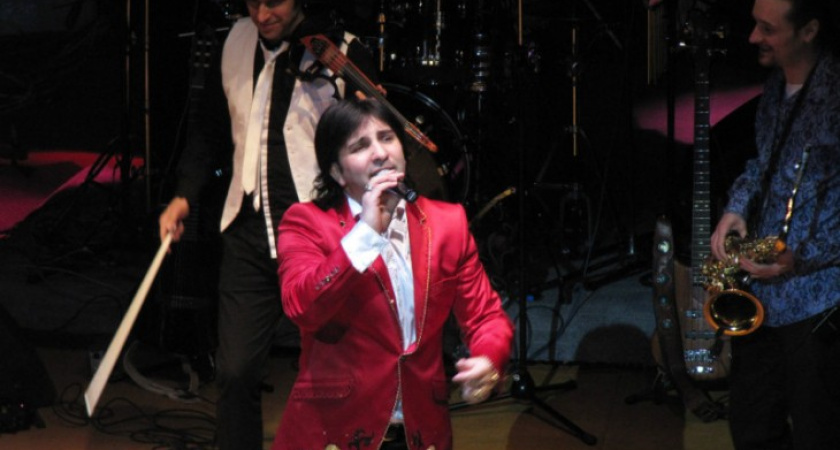 В Воронеже группа "Кабриолет" собрала цирк