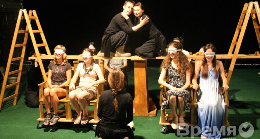 Воронежцы смогли «услышать» и «потрогать» спектакль «Майская ночь»