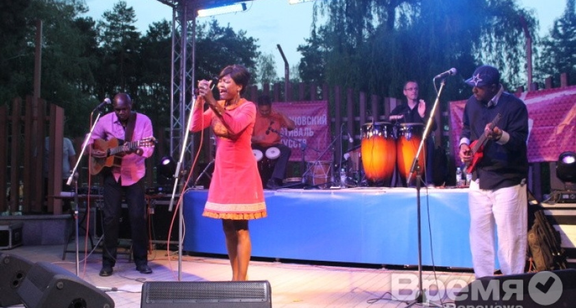 В Воронеже Марлен Дорсена рассказала, почему важно делиться только положительными эмоциями