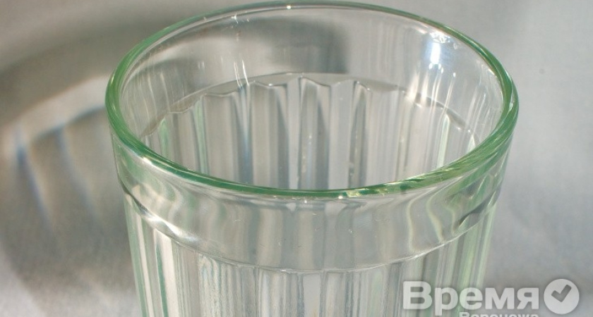 Стакан -  от СССР, Стул -  от эпохи Гордеева