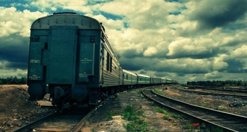 Кто вскочил  на подножку уходящего поезда