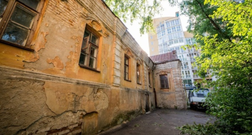 Александр Гусев пообещал расселить жителей дома Гарденина 