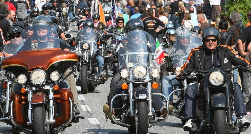 Воронежским властям разрешат бороться с шумными байкерами 