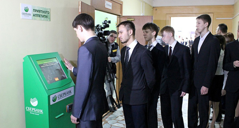 Воронежская школа стала первой использовать сервис Сбербанка «Ладошки» 