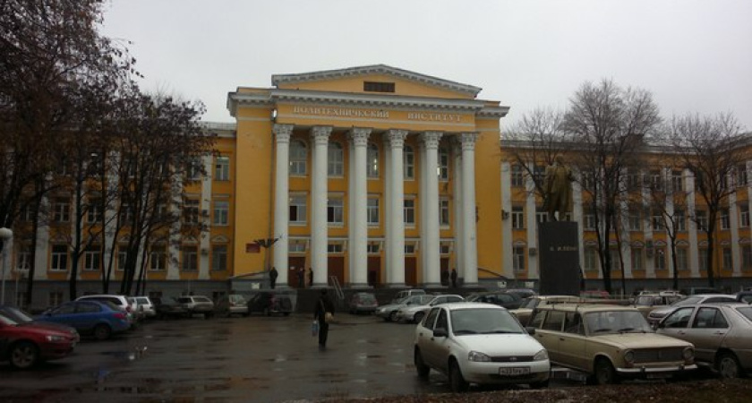 Ректор Воронежского ГТУ призвал  Минобрнауки устроить «сокращенных» студентов в другие вузы