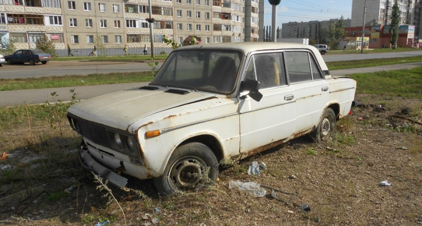 Машина Воронежского наркодиспансера зависла на стоянке на четыре года