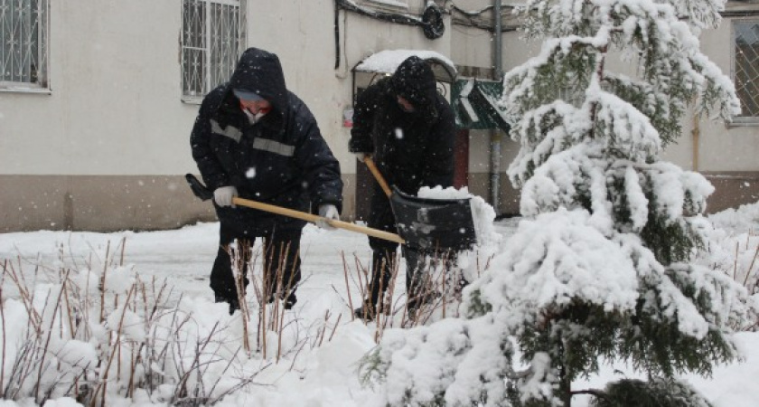 Как в Воронеже борются со снегопадом 