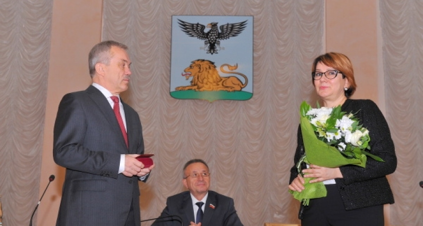 Сотрудницу Сбербанка наградили «За заслуги перед землёй белгородской»