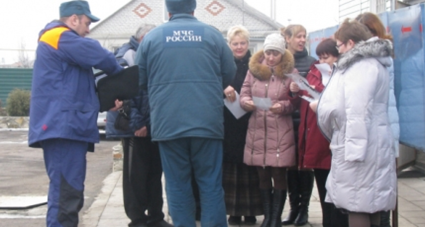 В Новогодние праздники к воронежцам приходят спасатели