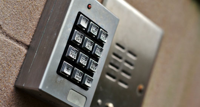 Коммунальные войны в Воронеже: кто заменит горожанам вышедшие из строя домофоны?