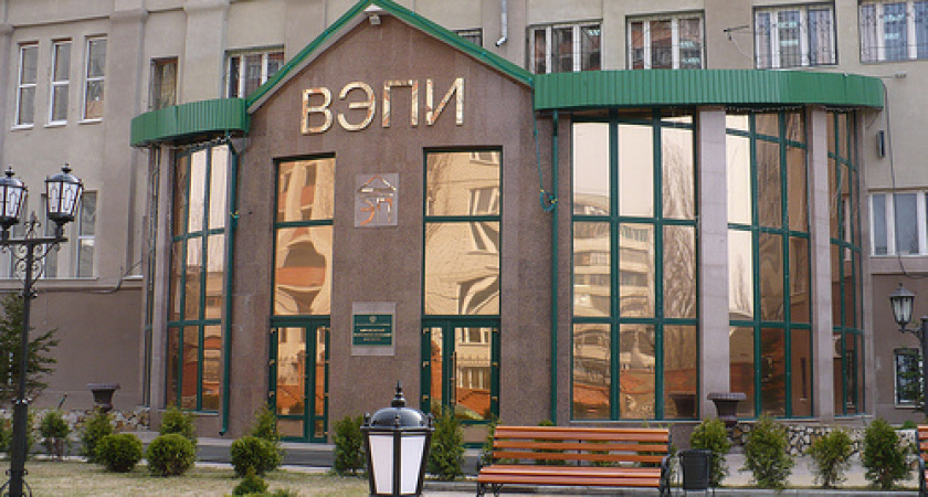 Еще над одним воронежским вузом нависла угроза