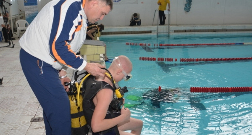 Воронежских школьников готовят к армии подводным плаванием 