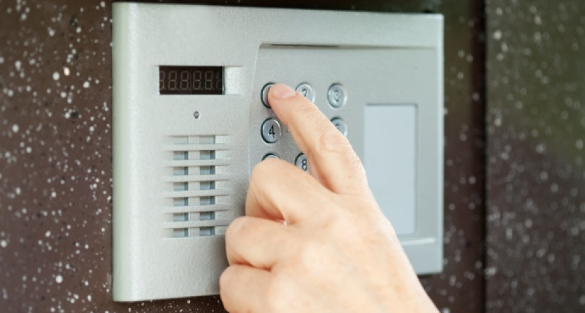 Чтобы решить «домофонный конфликт» воронежцы должны перестать платить частным фирмам