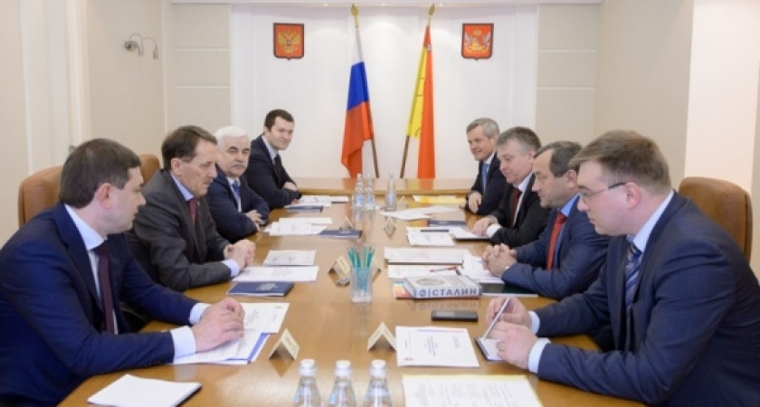 Воронежский губернатор нашел поддержку у оппозиции