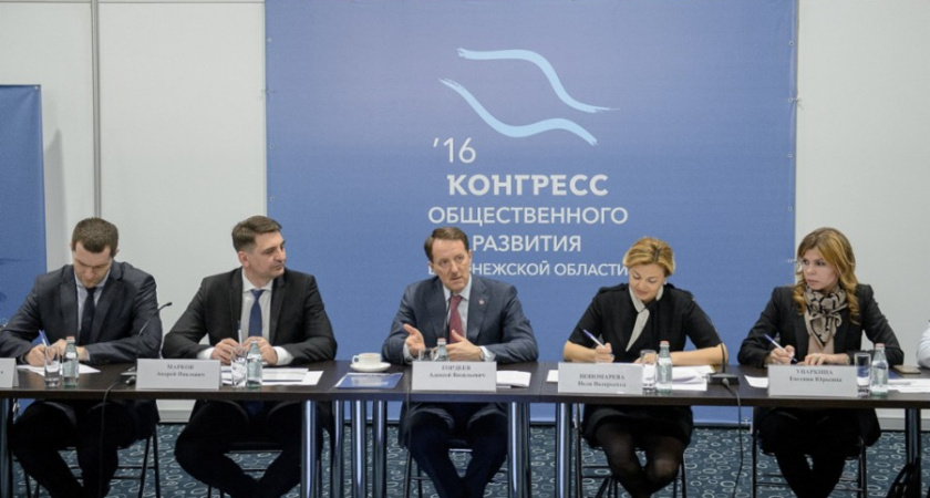 Воронежский губернатор призвал общественников говорить о негодяях-чиновниках не стесняясь